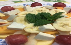 Macedonia De Frutas Con Queso Fresco
