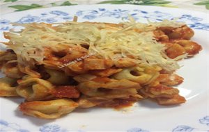 Tortellini Con Salsa De Tomate 
