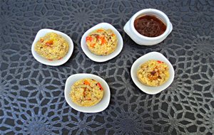 Bocados De Cous Cous Con Verduras Y Salsa De Chili Dulce