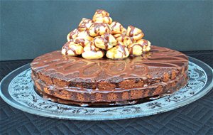 Tarta De Chocolate Y Café Con Profiteroles Para El Cumpleaños De Víctor