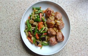 Albóndigas Con Cebolla Caramelizada Al Vino Blanco