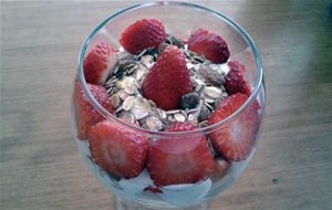 Copa Delicia {parfait De Yogur Griego, Fruta Y Muesli}