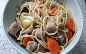 Wok De Pasta Con Verduras Y Carne