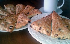 Scones Triangulares Con Pasas O Arándanos