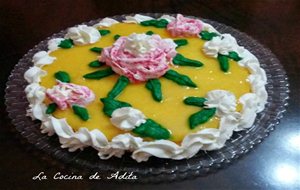 Tarta De Yemas, Con Flores De Nata
