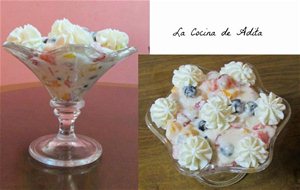 Copas De Frutas, Con Merengue Y Nata
