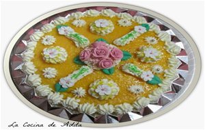 Tarta De Capuchina,  Decorada Con Nata
