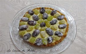 Tarta De Crema De Vainilla Con Uvas Nevadas
