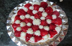 Tarta De Freson, Con Crema De Vainilla, Nata, Y Trufa
