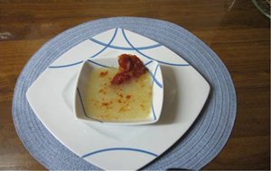 Sopas De Jamon Con Tapioca, Polvo De Jamon  Y Crujiente
