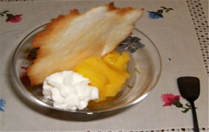 Crujientes  De  Coco  Con  Tableta De  Turron
