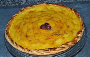 Tarta De Hojaldre Con Crema Pastelera Y Melocotón
