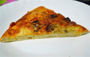 Pizza De Ibéricos Y Queso De Tetilla
