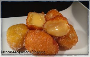 Buñuelos Rellenos De Crema 
