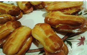 Aperitivo Deluxe: Éclairs Rellenos De Salmón Con Piladelphia Y Huevo Hilado.
