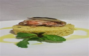 Rollito De Berenjena Relleno De Queso Crema Y Salmón Marinado Sobre Cus-cus A La Menta
