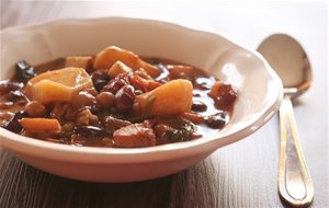 Potaje De Alubia Negra Tolosana, Garbanzos Y Bacalao
