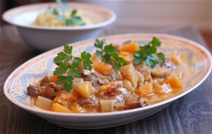 Tajin De Ternera Con Yuca, Calabaza, Paraguayas Y Bulgur
