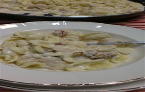 Orecchiette Con Peras A La Crema De Queso Provlone Y Nueces.
