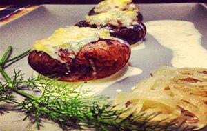 Champiñones Rellenos De Bonito Con Salsa De Hinojo
