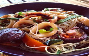 Fideos De Arroz Con Calamar Y Espárragos (oriental)
