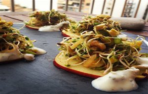 Ensalada De Germinados Con Manzana Y Salsa De Yogurt
