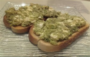 Tostas De Aguacate Y Queso Feta
