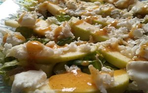 Ensalada De Manzana, Con Queso De Cabra Y Vinagreta De Avellana
