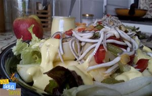 Ensalada Templada De Otoño Con Gulas Al Ajillo
