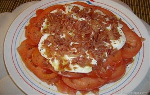 Ensalada De Tomate, Mozzarella Y Jam&oacute;n			