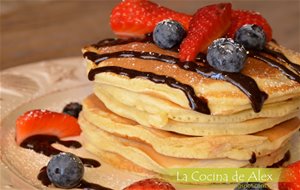 Tortitas Americanas O Pancakes Con Sirope Casero
