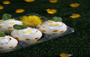 Huevos Decorados Rellenos De Crema De Limón Y Merengue
