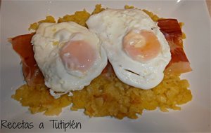 Huevos Rotos Con Patatas Y Jamón
