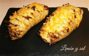 Patatas Hasselback Con Beicon Y Queso
