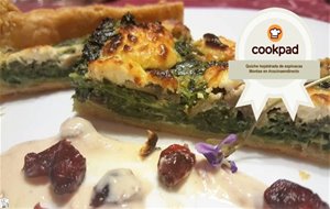 Quiche Hojaldrada De Espinacas Y Champiñones Con Salsa De Arándanos
