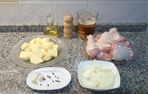 Pollo A La Cerveza Con Patatas 
