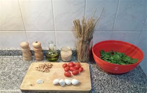 Spaghetti Con Rúcula,  Mozzarella Fresca Y Tomatitos Cherry
