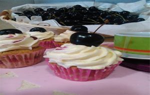 Cupcakes O Magdalenas De Cerezas Y Limón 
