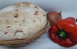 Pan De Pimientos Rojos Y Cebolla
