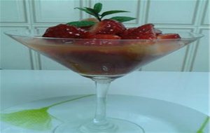 Copa De Fresas Y Naranja Con Pimienta