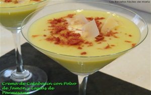 Crema De Calabacín Con Polvo De Jamón Y Lascas De Parmesano