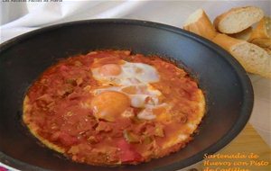 Sartenada De Huevos Con Pisto Y Costilla