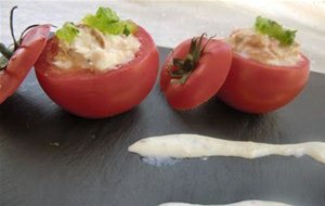 Tomates Rellenos Con Salsa De Yogourt