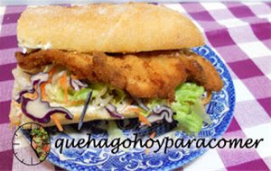 Bocadillo De Pollo Y Ensalada
