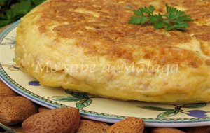 Tortilla De Patatas Con "majaíllo" De Almendras
