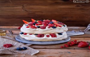 Pavlova Con Frutos Rojos