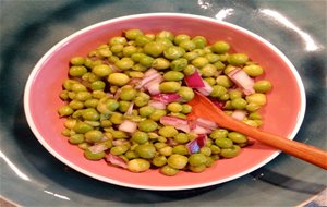 Ensalada De Guisantes Con Cebolla Morada Y Lima