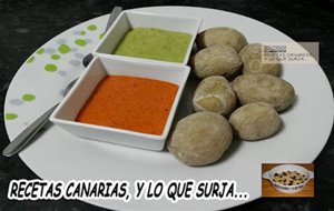 Papas Arrugadas Con Mojo Picón Rojo Y Mojo Verde