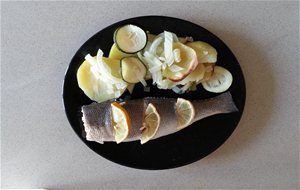 Lubina Al Horno Con Patatas, Cebolla Y calabacín