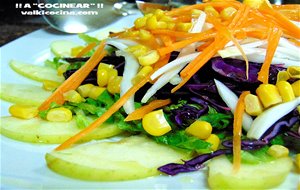 Ensalada De Col Lombarda Con Manzana Y Vinagreta De Mostaza Y Miel